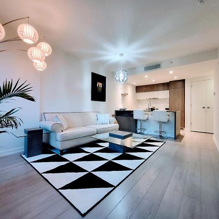 Your Perfect Escape - Modern Landmark Condo In Downtown Calgary - Free Parking- Premium Location Exterior foto
